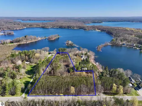 W Jennings Road, Lake City, MI 49651