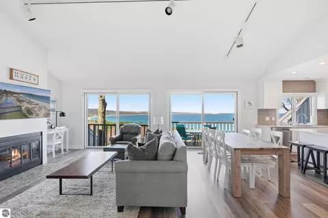 28 Loggers Run, Glen Arbor, MI 49636