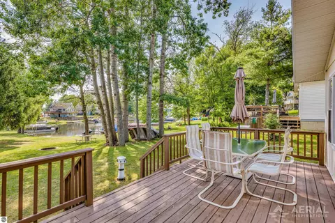 1998 N Ogemaw Trl, West Branch, MI 48661