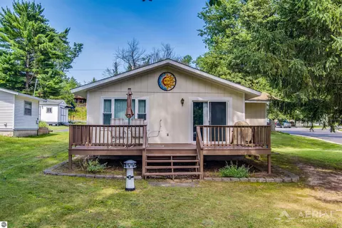 1998 N Ogemaw Trl, West Branch, MI 48661