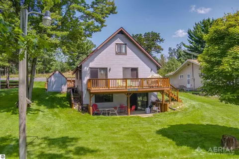 1984 N Ogemaw Trl, West Branch, MI 48661