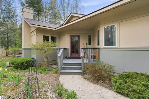 12055 S Woodwinds Cir #28, Traverse City, MI 49684