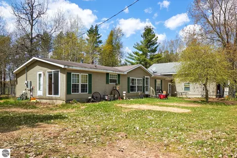 5948 SE Kniss Rd, Kalkaska, MI 49646