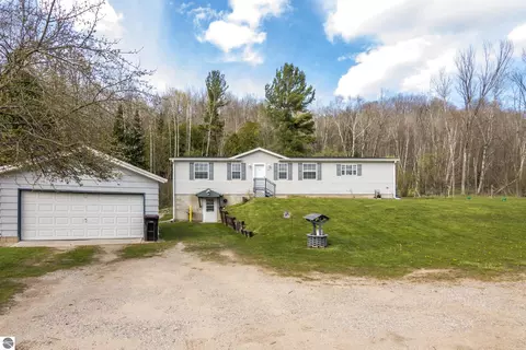 25 E River Rd, Traverse City, MI 49696