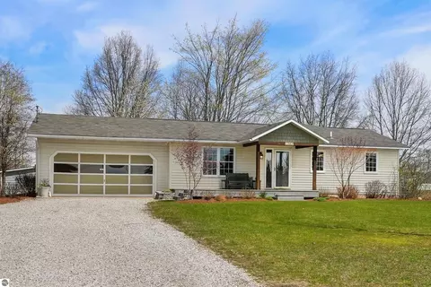 1784 Lloyd Ln, Traverse City, MI 49686
