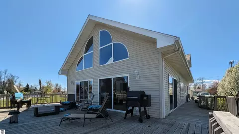 819 Augres River Dr, Au Gres, MI 48703