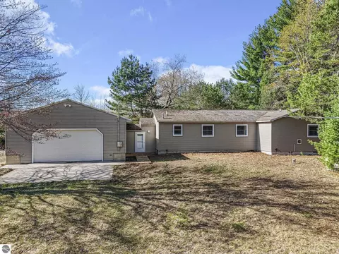 1536710 Acres Wallin Rd, Thompsonville, MI 49683