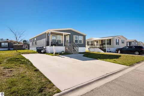 2111 Summerfield Ln, Traverse City, MI 49686