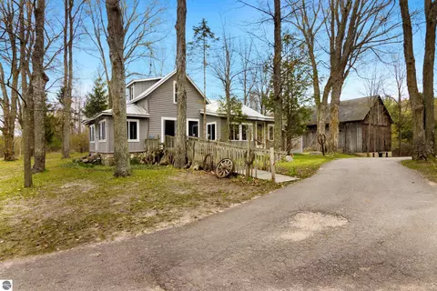 5322 Rushton Rd, Central Lake, MI 49622