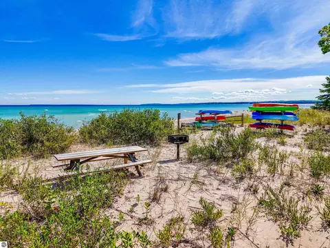13057 N Cherrywood Ct, Northport, MI 49670