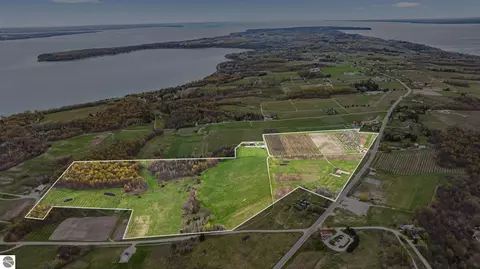 11751 Center Rd, Traverse City, MI 49686