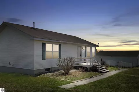3857 Sutter Ln, Kewadin, MI 49648