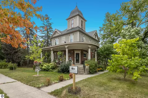 402 E Cayuga St, Bellaire, MI 49615