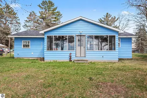 6025 Cedar Lake Rd, Oscoda, MI 48750