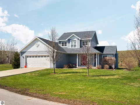 7031 Applewood Dr, Charlevoix, MI 49720
