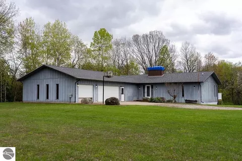 3290 E Riv, Mount Pleasant, MI 48858