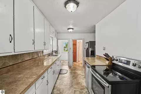 Entry Way - 601 N Arcade St, Gladwin, MI 48624 photo 1 of 1
