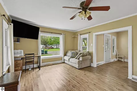 Living - 601 N Arcade St, Gladwin, MI 48624 photo 2 of 2