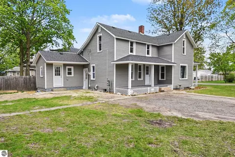 Exterior - 601 N Arcade St, Gladwin, MI 48624 photo 4 of 5
