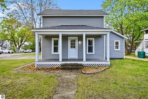 Exterior - 601 N Arcade St, Gladwin, MI 48624 photo 2 of 5