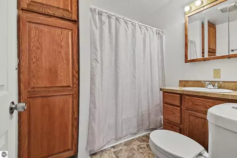 Bath - 601 N Arcade St, Gladwin, MI 48624 photo 1 of 1