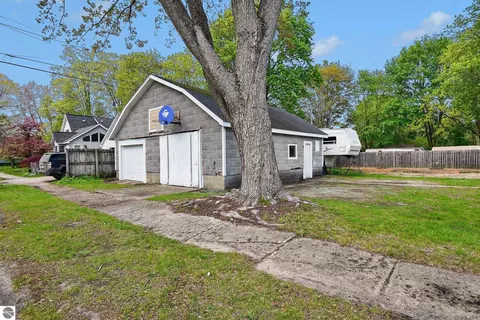 Exterior - 601 N Arcade St, Gladwin, MI 48624 photo 5 of 5