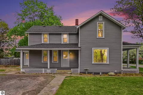 Exterior - 601 N Arcade St, Gladwin, MI 48624 photo 3 of 5