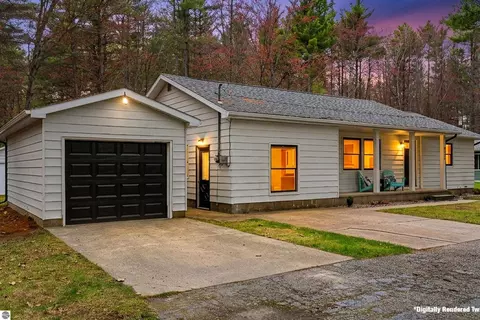 921 Geller Ct, East Tawas, MI 48730