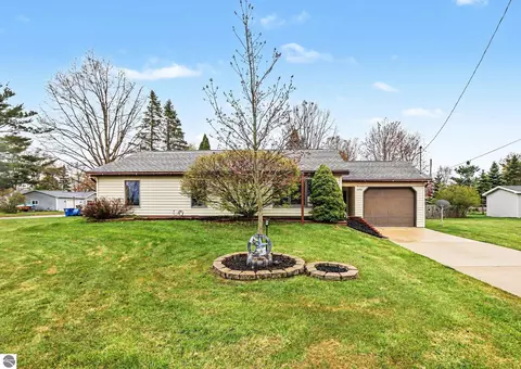1401 Cummer St, Cadillac, MI 49601