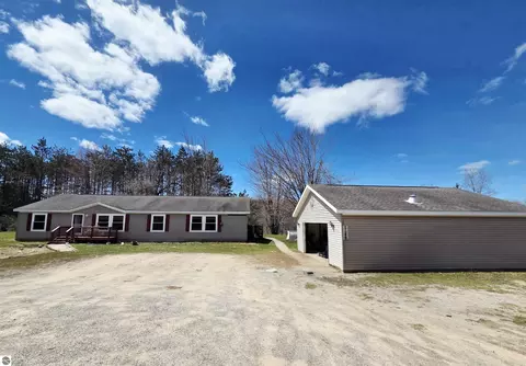 5144 Aaron Rd, Frederic, MI 49733