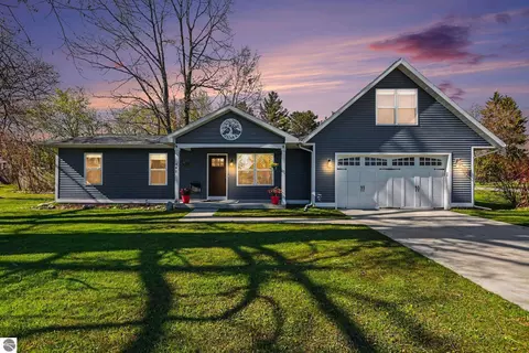 902 W 1st St, Tawas City, MI 48763