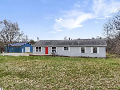 9562 E M-113, Fife Lake, MI 49633