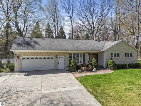 100 Maple Ave, Frankfort, MI 49635