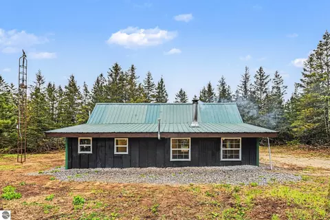 1910 W 46 Rd, Cadillac, MI 49601