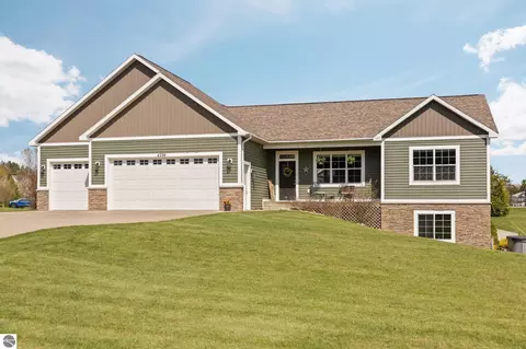 4224 Long Wood Dr, Traverse City, MI 49685