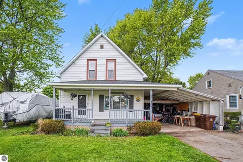 707 N Republic Ave, Alma, MI 48801