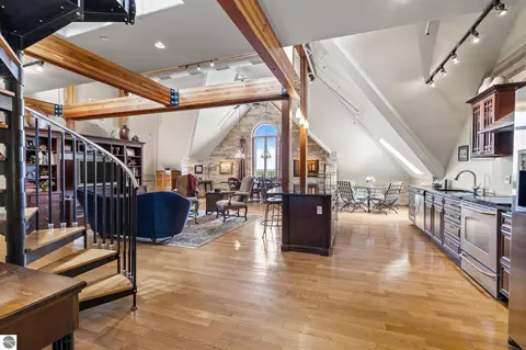 830 Cottageview Dr #403, Traverse City, MI 49684