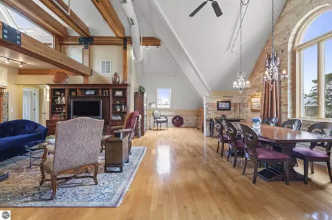 830 Cottageview Dr #403, Traverse City, MI 49684