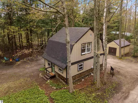 3513 River Rd, Frankfort, MI 49635