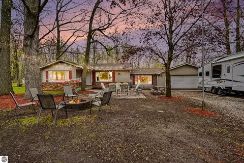 280 N Sage Lake Rd, Hale, MI 48739