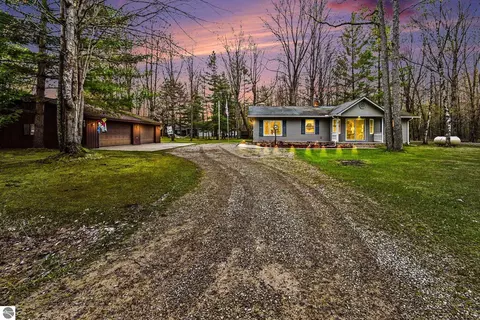5376 Ausable Dr, Hale, MI 48739