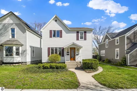 214 W Tenth St, Traverse City, MI 49684