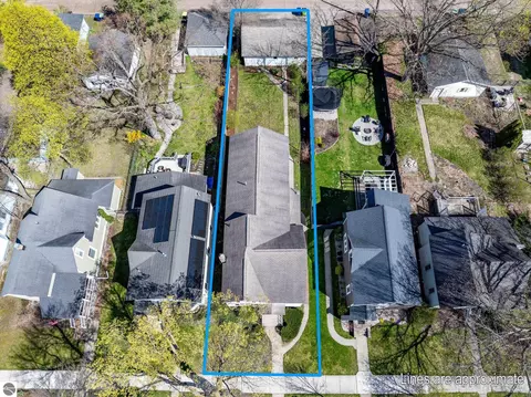 214 W Tenth St, Traverse City, MI 49684