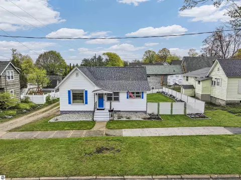 208 Blodgett, Cadillac, MI 49601