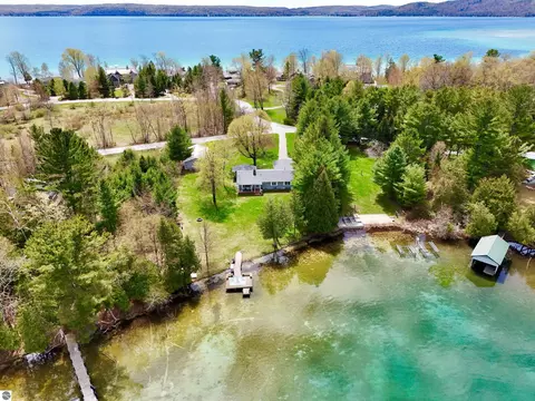 4515 W Glen Eden Dr, Glen Arbor, MI 49636