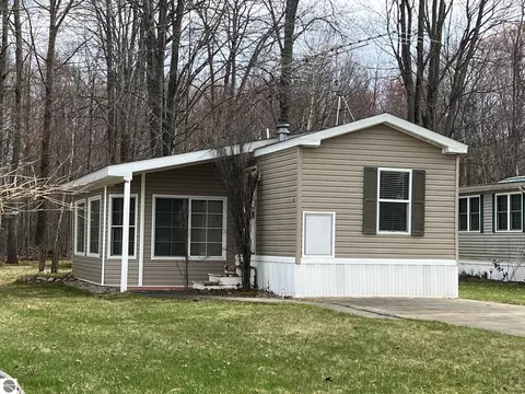2221 Grass Lake Ave #285, Lake, MI 48632