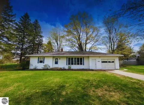 4684 E Moorestown Rd, Lake City, MI 49651