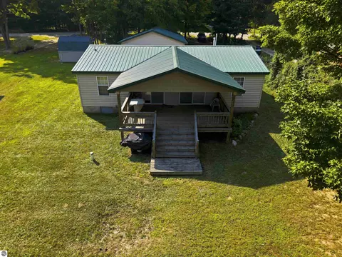 4328 N Shore Dr, Kalkaska, MI 49646