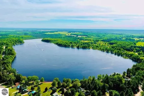 4328 N Shore Dr, Kalkaska, MI 49646