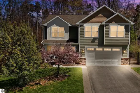 3176 Winchester Dr, Traverse City, MI 49686